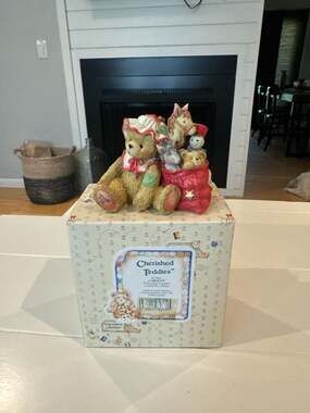 Vintage 1993 Cherished Teddies Carolyn Figurine with Toy Bag #912921